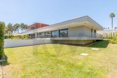 Moradia T5 para Venda em Corroios