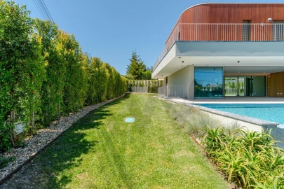 Moradia T5 para Venda em Corroios