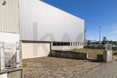 Armazém para Arrendamento em Santo Tirso, Couto (Santa Cristina e São Miguel) e Burgães