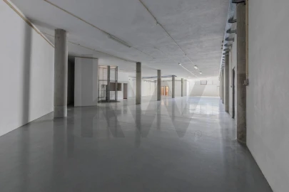 Armazém para Arrendamento em Santo Tirso, Couto (Santa Cristina e São Miguel) e Burgães
