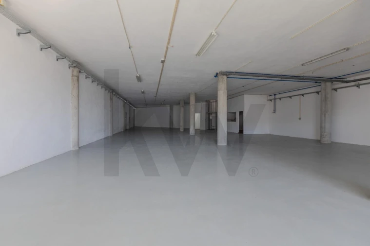 Armazém para Arrendamento em Santo Tirso, Couto (Santa Cristina e São Miguel) e Burgães Foto 8