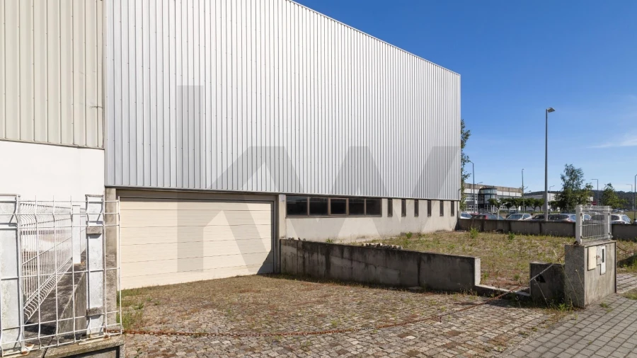 Armazém para Arrendamento em Santo Tirso, Couto (Santa Cristina e São Miguel) e Burgães