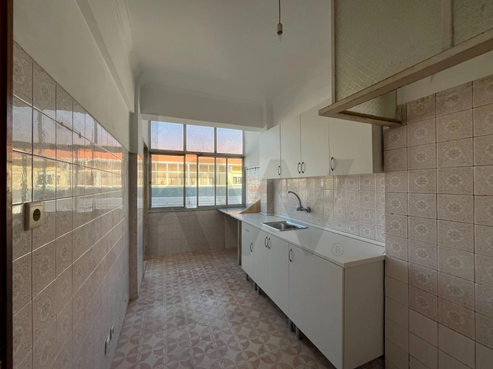 Apartamento T2 para Venda em Alfragide Foto 9