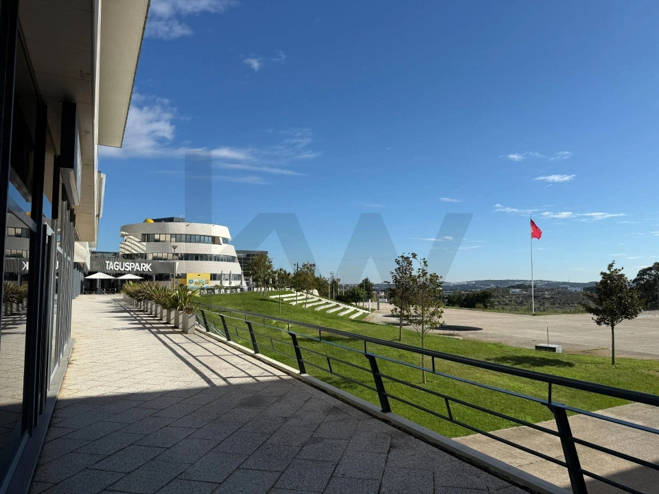 Escritório para Arrendamento em Porto Salvo Foto 1
