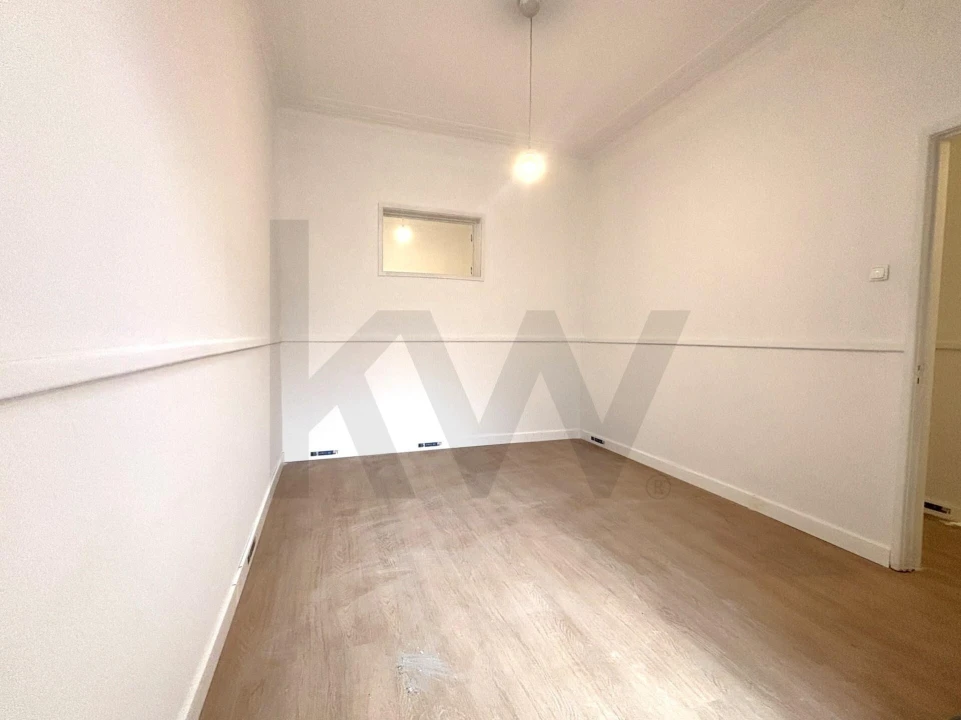 Apartamento T2 para Venda em Areeiro Foto 16