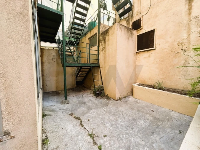 Apartamento T2 para Venda em Areeiro Foto 19
