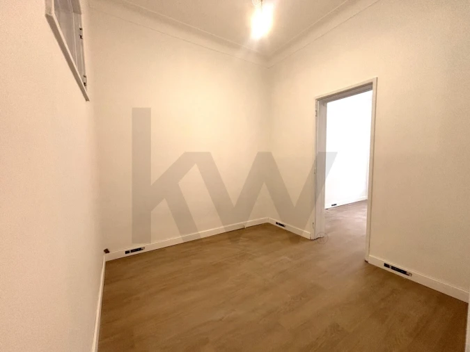 Apartamento T2 para Venda em Areeiro Foto 12