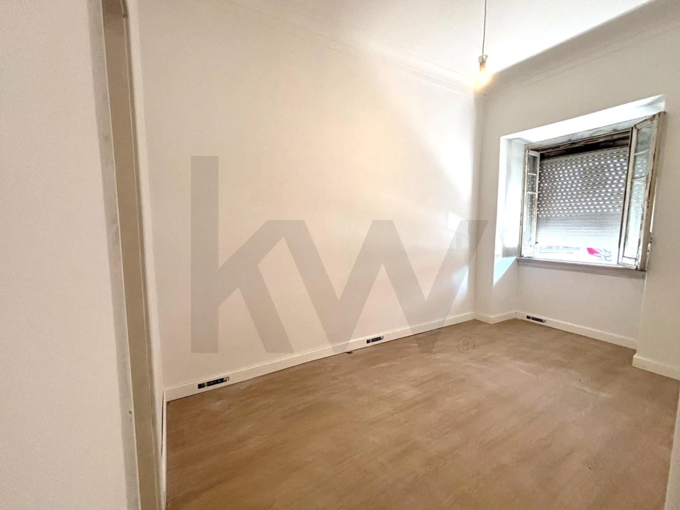 Apartamento T2 para Venda em Areeiro Foto 7