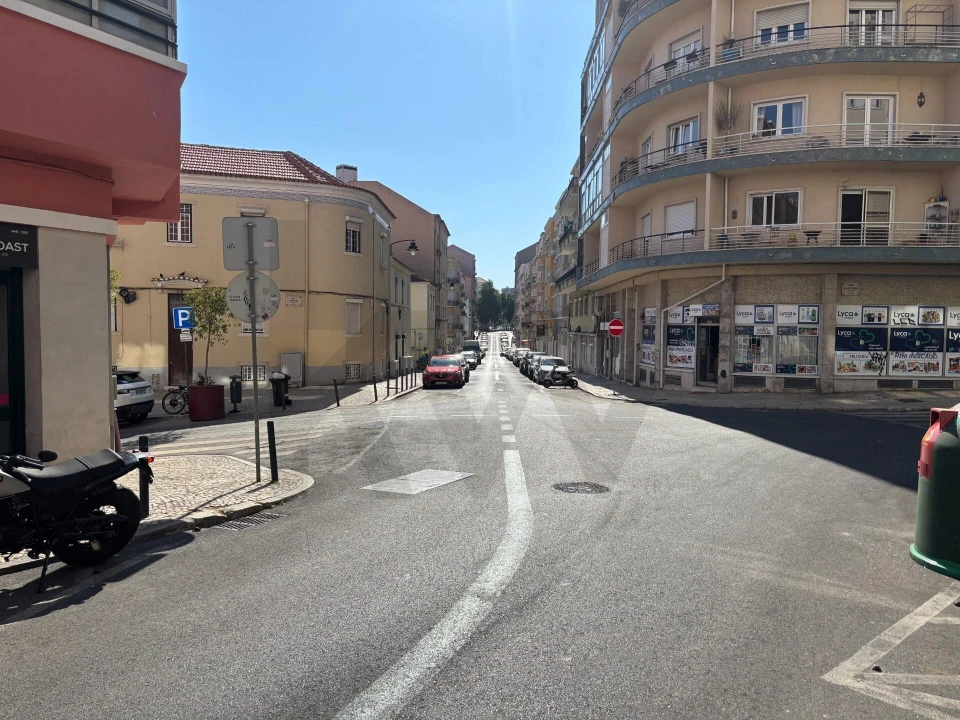 Apartamento T2 para Venda em Areeiro Foto 23