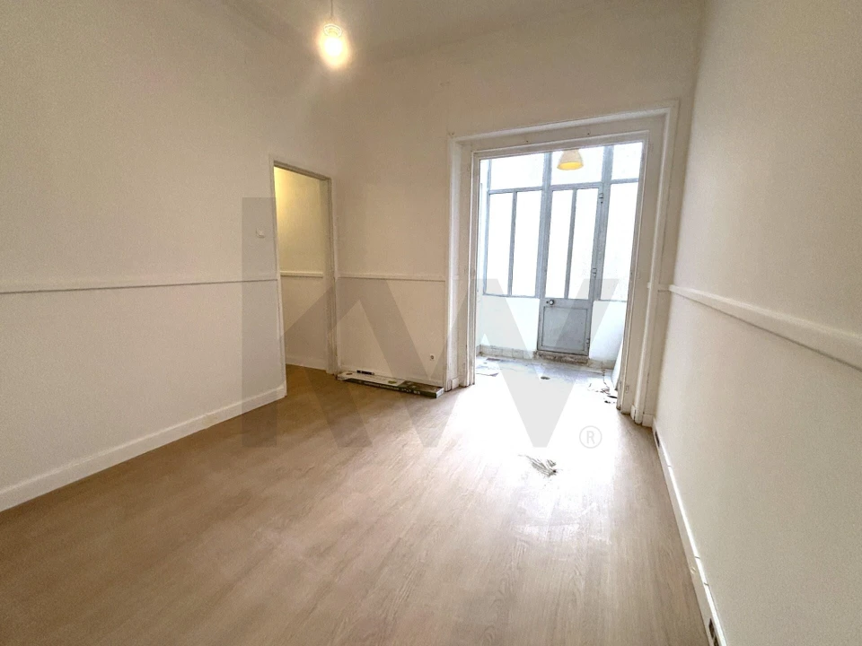 Apartamento T2 para Venda em Areeiro Foto 17