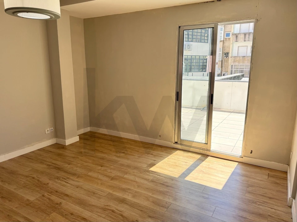 Apartamento T1 para Arrendamento em Avenidas Novas Foto 4
