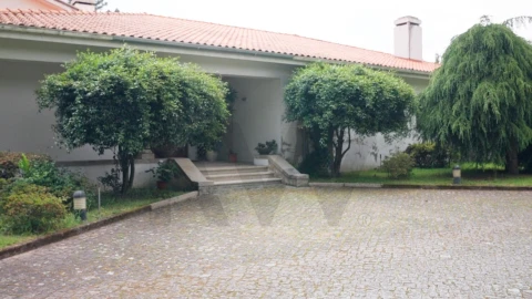 Moradia T5 para Venda em Vila das Aves