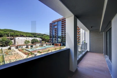 Apartamento T3 para Arrendamento em Algés, Linda-A-Velha e Cruz Quebrada-Dafundo