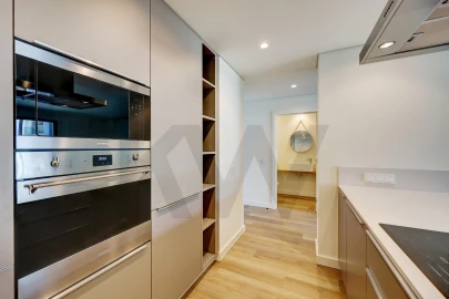 Apartamento T3 para Arrendamento em Algés, Linda-A-Velha e Cruz Quebrada-Dafundo