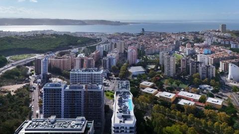 Apartamento T3 para Arrendamento em Algés, Linda-A-Velha e Cruz Quebrada-Dafundo