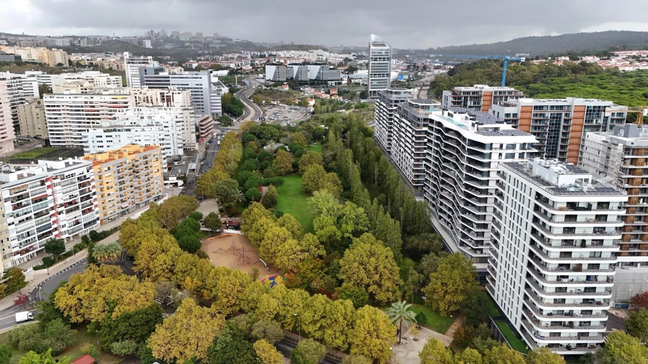 Apartamento T3 para Arrendamento em Algés, Linda-A-Velha e Cruz Quebrada-Dafundo Foto 40