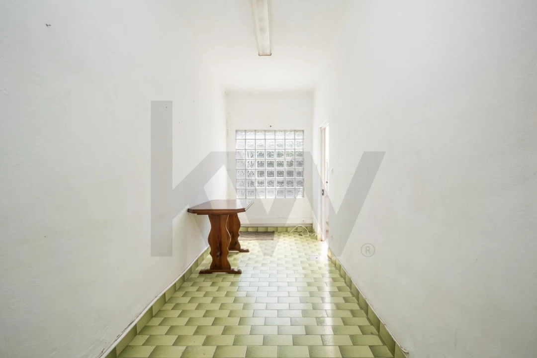 Moradia T4 para Venda em Santo Antonio dos Olivais Foto 8