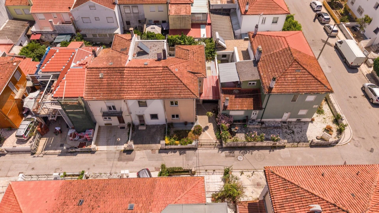 Moradia T4 para Venda em Santo Antonio dos Olivais Foto 3