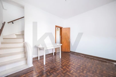 Moradia T4 para Venda em Santo Antonio dos Olivais
