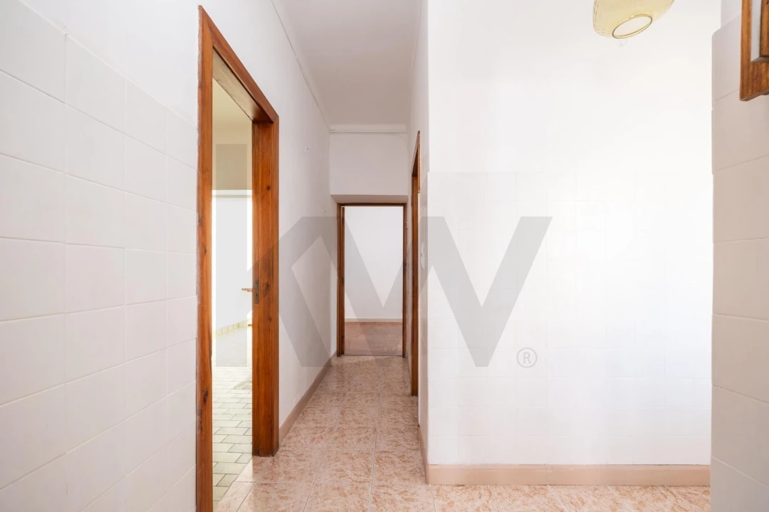 Moradia T4 para Venda em Santo Antonio dos Olivais Foto 11