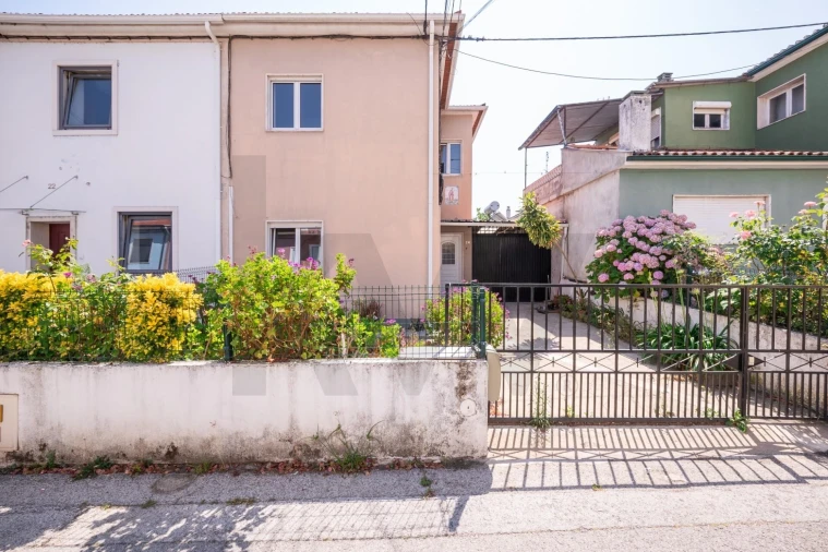 Moradia T4 para Venda em Santo Antonio dos Olivais Foto 32