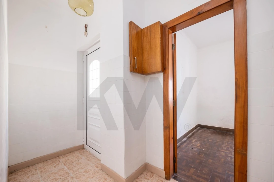 Moradia T4 para Venda em Santo Antonio dos Olivais Foto 12