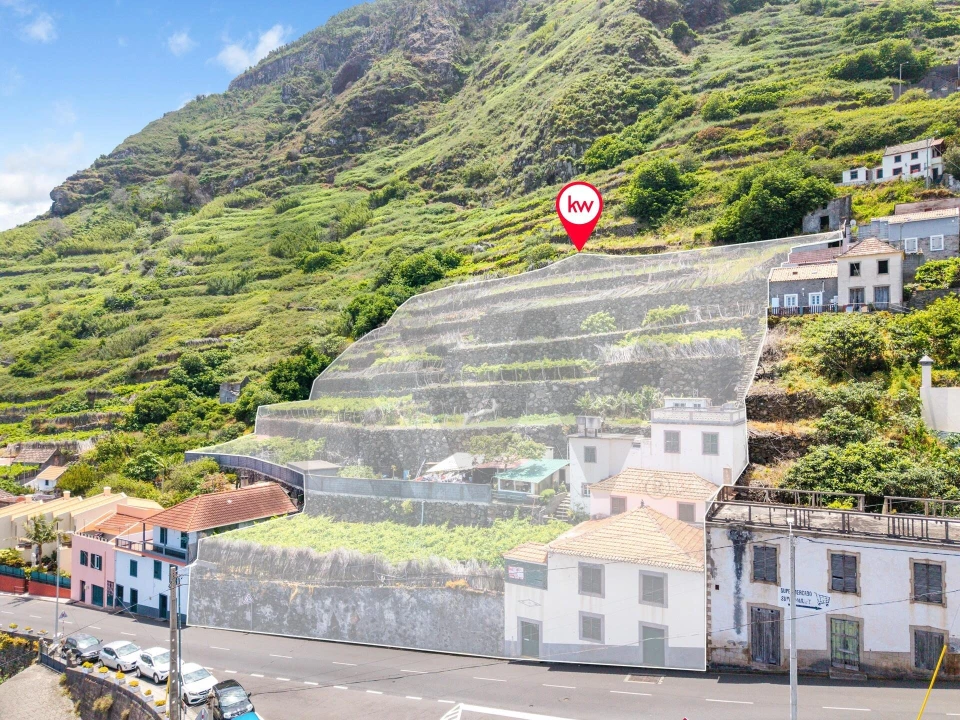 Moradia T4 para Venda em Porto Moniz Foto 1