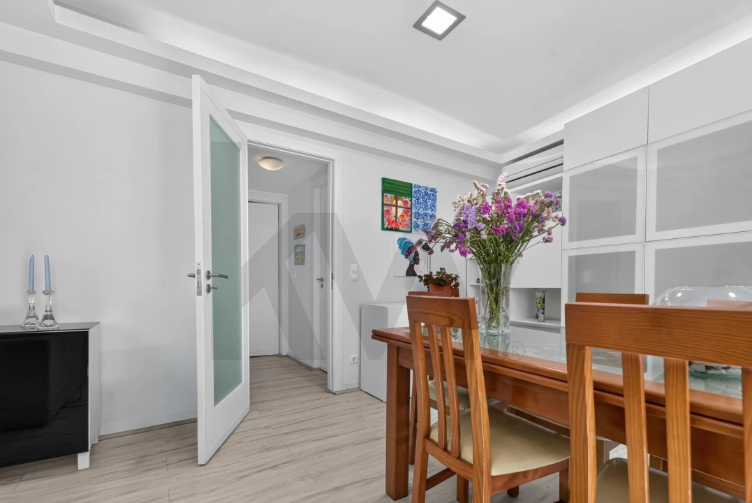 Apartamento T4 para Venda em Santo António Foto 4
