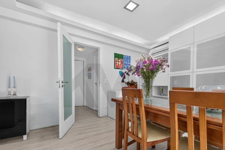 Apartamento T4 para Venda em Santo António Foto 4