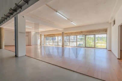 Armazém para Arrendamento em Santo Tirso, Couto (Santa Cristina e São Miguel) e Burgães