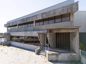 Armazém para Arrendamento em Santo Tirso, Couto (Santa Cristina e São Miguel) e Burgães