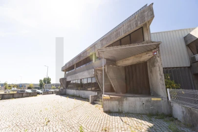 Armazém para Arrendamento em Santo Tirso, Couto (Santa Cristina e São Miguel) e Burgães
