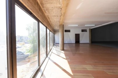 Armazém para Arrendamento em Santo Tirso, Couto (Santa Cristina e São Miguel) e Burgães