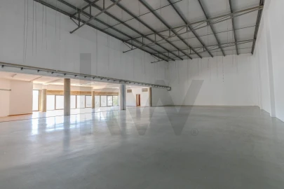 Armazém para Arrendamento em Santo Tirso, Couto (Santa Cristina e São Miguel) e Burgães