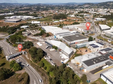 Armazém para Arrendamento em Santo Tirso, Couto (Santa Cristina e São Miguel) e Burgães