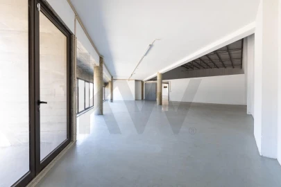 Armazém para Arrendamento em Santo Tirso, Couto (Santa Cristina e São Miguel) e Burgães