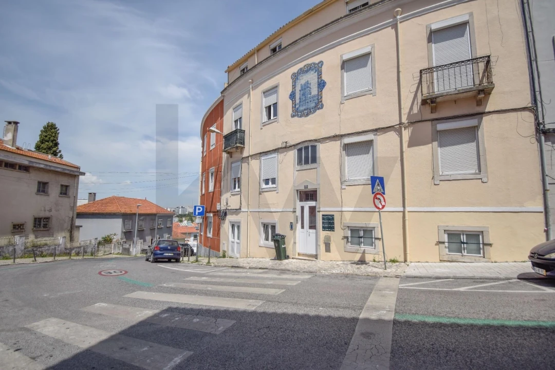 Apartamento T2 para Venda em Campolide Foto 24