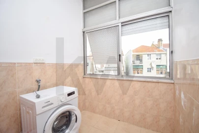 Apartamento T2 para Venda em Campolide