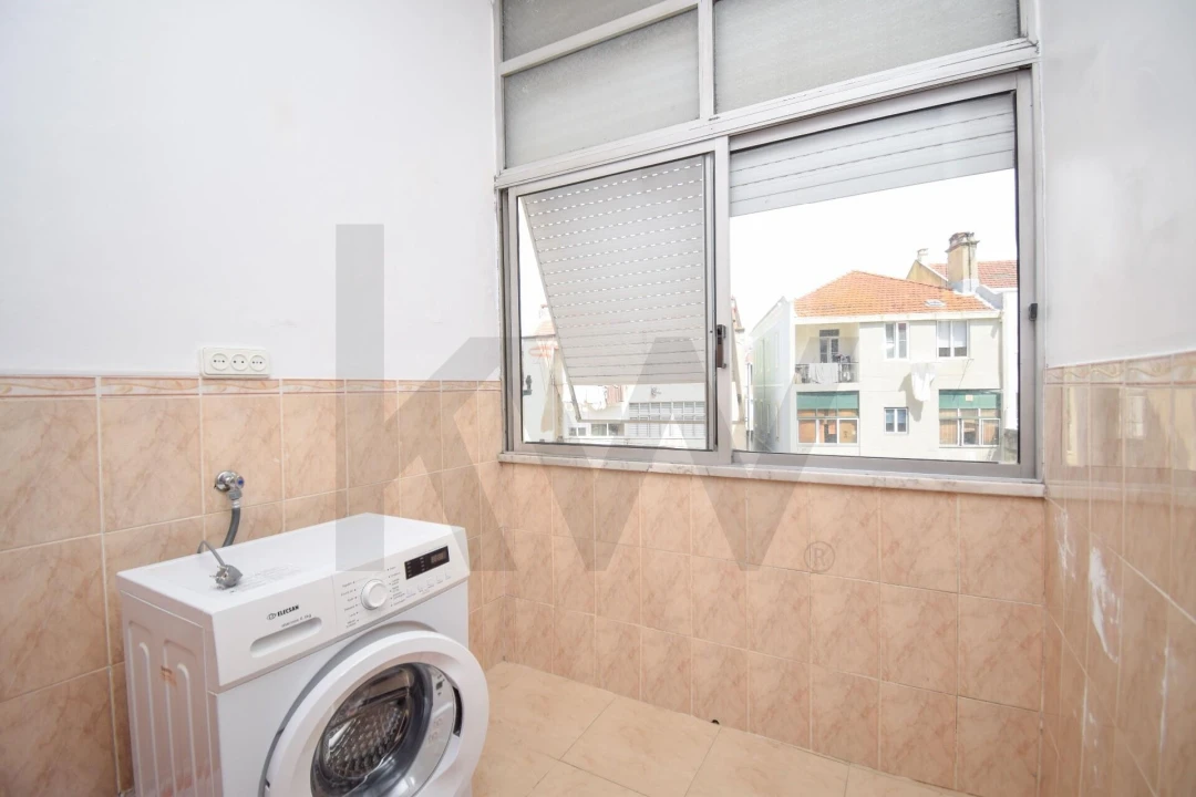 Apartamento T2 para Venda em Campolide Foto 9