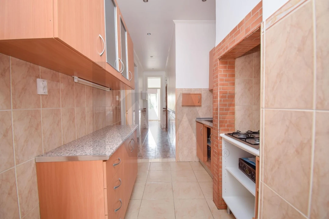 Apartamento T2 para Venda em Campolide Foto 7