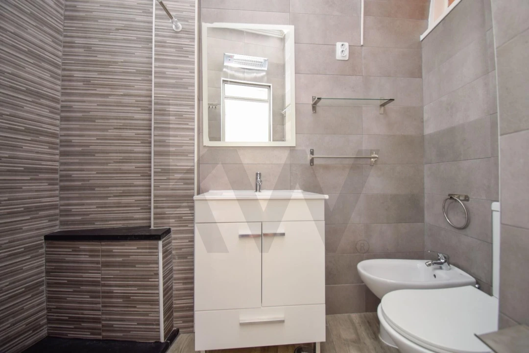 Apartamento T2 para Venda em Campolide Foto 21