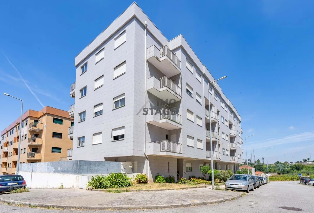 Apartamento T2 para Venda em Fânzeres e São Pedro da Cova Foto 2