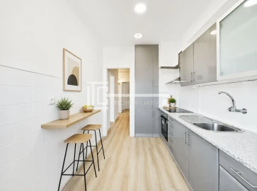 Apartamento T1 para Venda em Sacavém e Prior Velho