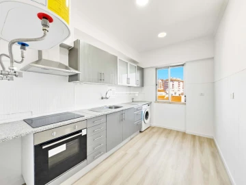 Apartamento T2 para Venda em Sacavém e Prior Velho