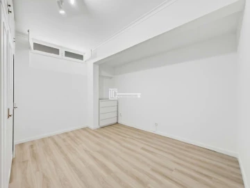 Apartamento T2 para Venda em Sacavém e Prior Velho
