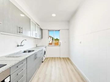 Apartamento T2 para Venda em Sacavém e Prior Velho