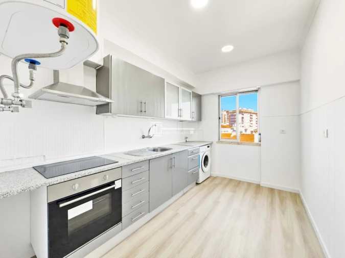 Apartamento T2 para Venda em Sacavém e Prior Velho Foto 3