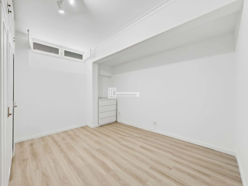 Apartamento T2 para Venda em Sacavém e Prior Velho Foto 8