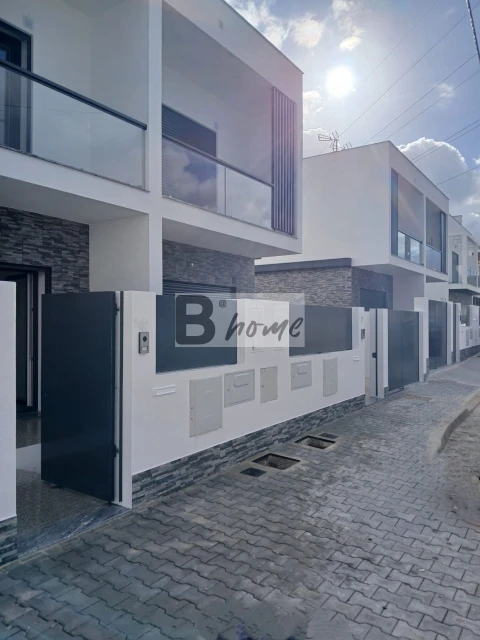 Moradia T3 para Venda em Fernao Ferro