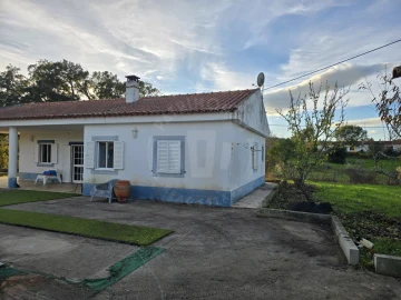 Moradia T2 para Venda em São Martinho das Amoreiras